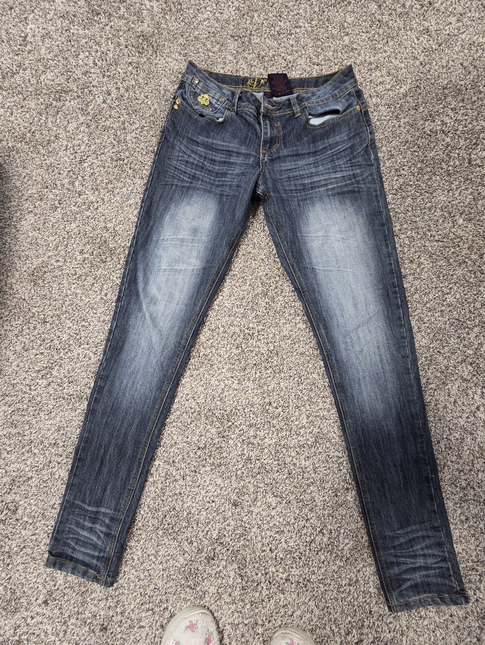 Dereon Women's Dark Washed Blue Skinny Jeans